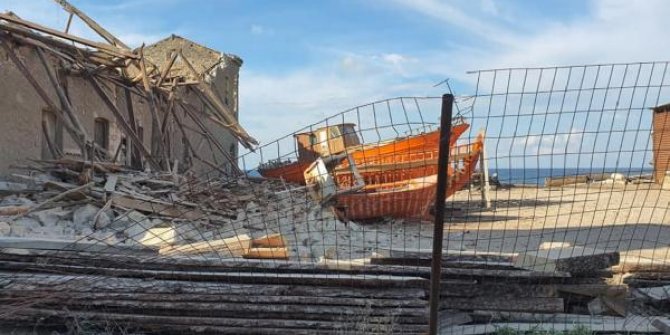 İzmir depremi Yunan adası Samos'u da yıktı