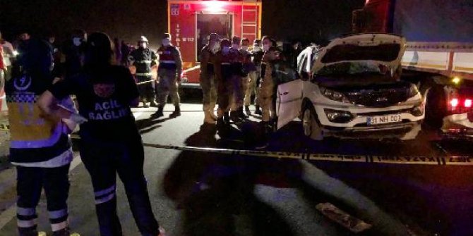 Kına gecesine gidenlerin cipi ile TIR çarpıştı: 3 ölü, 2 yaralı