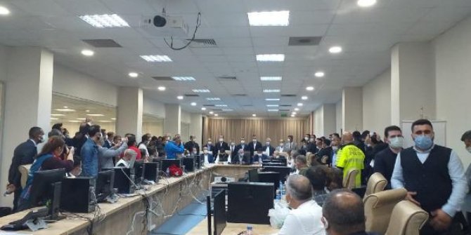 Bakan Kurum: Hasarlı binalara girmeyin