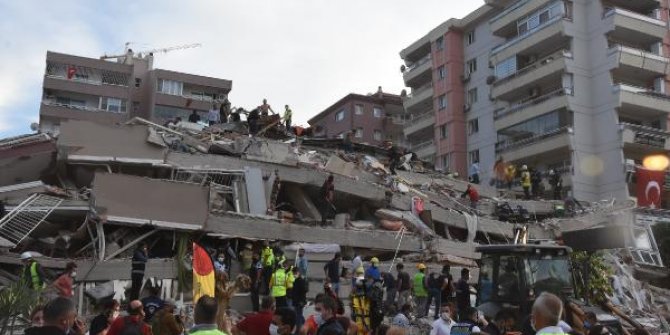 Ege Denizi'ndeki deprem İzmir'i vurdu: 12 ölü, 607 yaralı