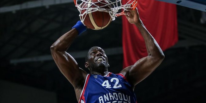 Anadolu Efes deplasmanda Olympiakos'u yendi, Dunston tarihe geçti