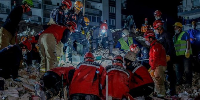 İzmir'de can kaybı 49'a yükseldi