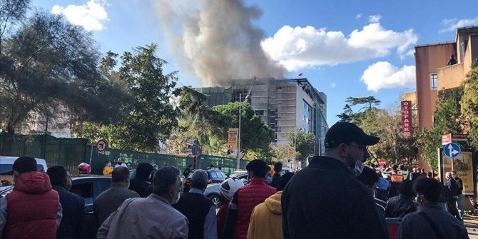 İstanbul Tıp Fakültesi içindeki inşaatta yangın