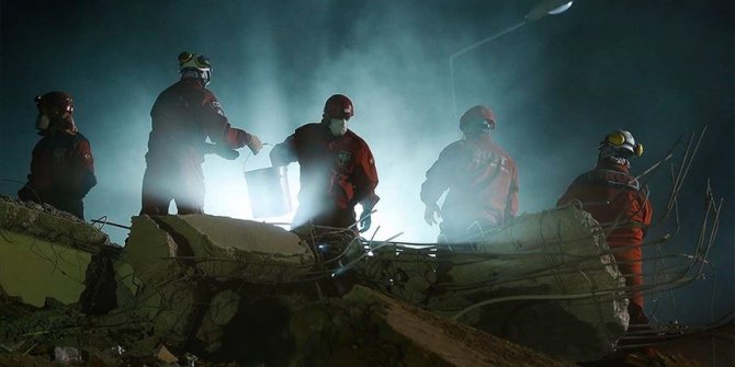 İzmir'deki depremde can kaybı 79 oldu