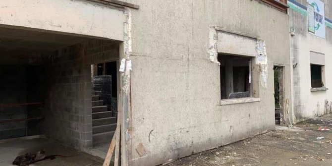 Fransa'da camiye domuz kafası bıraktılar