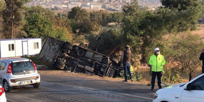 Gaziantep’te midibüsün devrilmesi sonucu 14 kişi yaralandı