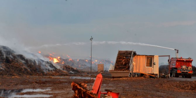 Enerji tesisine ait açık alandaki yangın devam ediyor