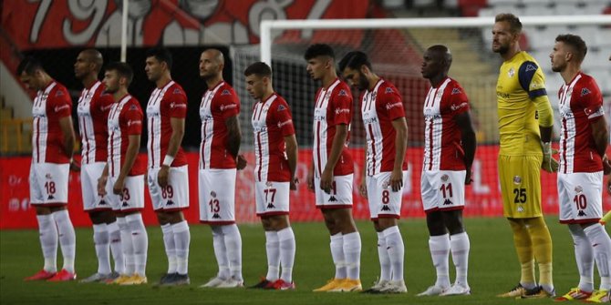 Antalyaspor son üç maçını 11 kişi tamamlayamadı