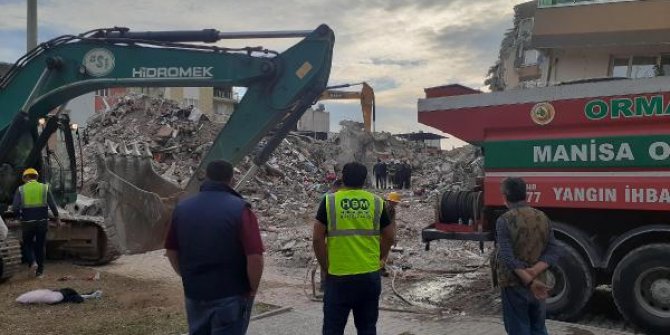 Göçük altındaki Nerrin Erakman için umutlu bekleyiş sürüyor