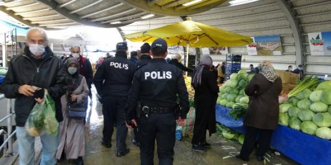 Yeni tedbirler açıklandı; Bursa'da semt pazarlarında polisler denetim yaptı
