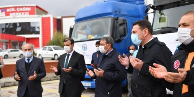 Balıkesir’den İzmir’e 3 tır yardım kolisi gönderildi