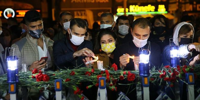 İzmir'deki depremde hayatını kaybedenler anıldı