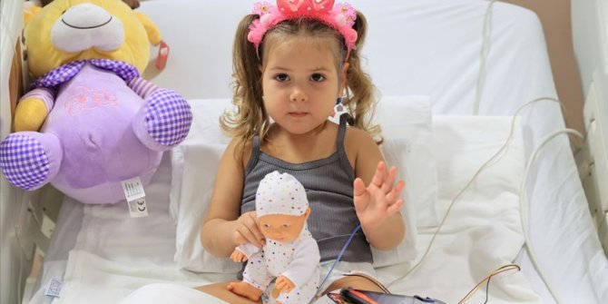 İzmir'deki depremde 91 saat sonra enkazdan çıkarılan Ayda'nın yoğun bakımdaki tedavisi sona erdi