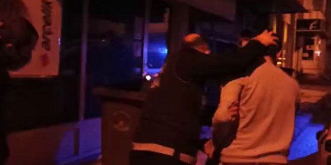 Uyuşturucu tacirlerini yakalayan polislere mahalleliden alkışlı teşekkür