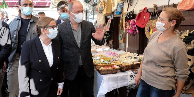 Ticaret Bakanı Pekcan depremden etkilenen Seferihisar'da incelemelerde bulundu: Esnafımızın yanındayız