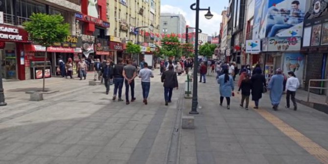 Karabük’te kentin en işlek caddesinde sigara içmek yasaklandı