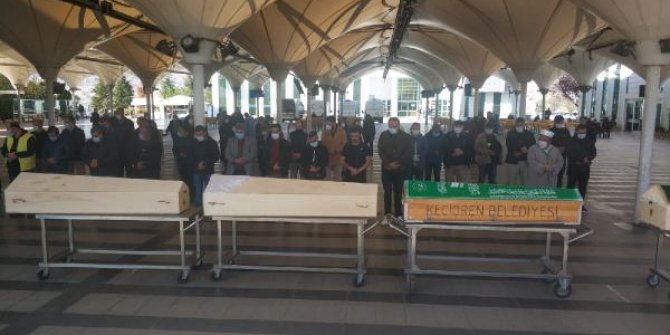 Ankara'da eşinin öldürdüğü kadın ve iki çocuğu toprağa verildi