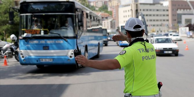 Kovid-19 denetimlerinde 105 toplu ulaşım aracı ve 13 iş yeri faaliyetten men edildi