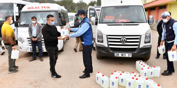 Başkent'te hijyen mesaisi sürüyor