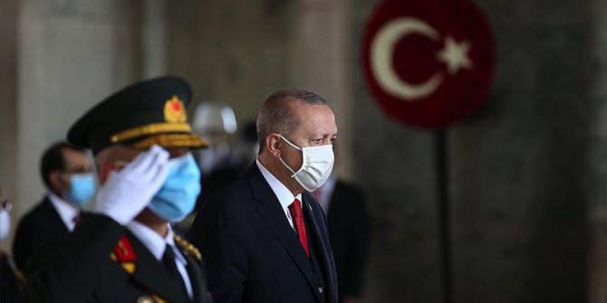Cumhurbaşkanı Erdoğan, Anıtkabir'de düzenlenen törene katıldı