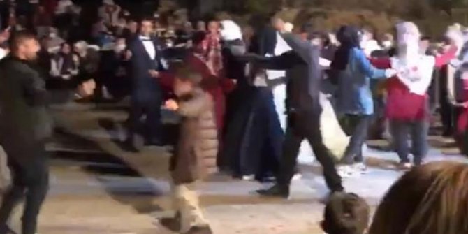 Maske ve mesafenin unutulduğu düğün görüntüleri tepki çekti