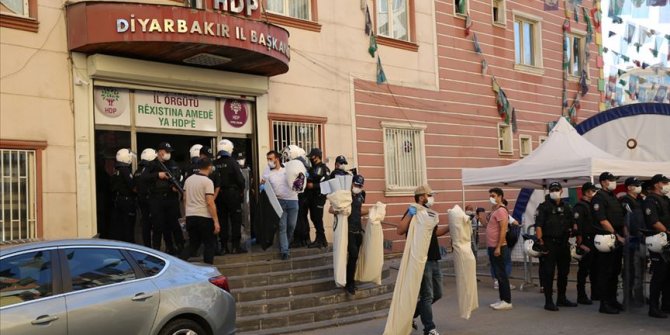 HDP binasında ele geçirilen ajandadan birçok saldırının faili teröristlerin ve yakınlarının bilgileri çıktı