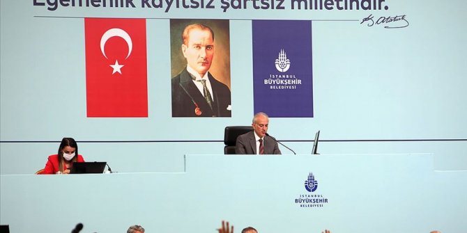 İBB'nin dağıttığı kitaplarından künye sayfalarının koparılması İBB Meclisinde