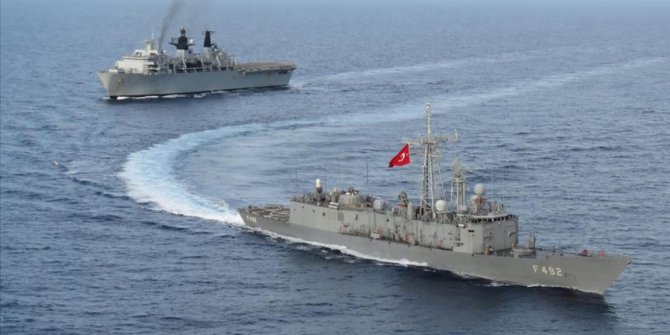 Türk ve İngiliz gemileri Doğu Akdeniz'de geçiş eğitimi gerçekleştirdi