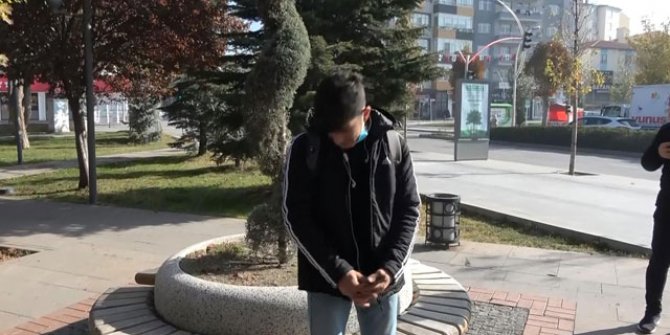 Başkan yardımcısından caddede sigara içen gence: Delikanlı, 900 liran var mı?