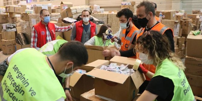 'Ahbap'lar İzmirli depremzedelerin yardımına koştu