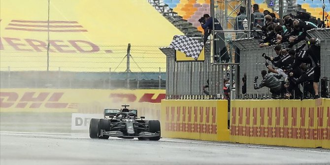 Hamilton, Schumacher'i İstanbul'da yakaladı