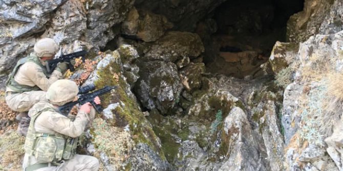 Bitlis'te terörist sığınaklarında patlayıcı ve yaşam malzemeleri ele geçti