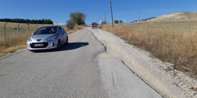 Şoförlere zor anlar yaşatan yol asfaltlanmayı bekliyor