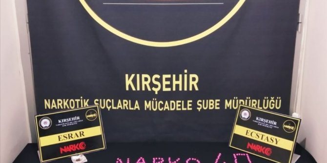 Narkotik köpeği 'Çine' tenceredeki uyuşturucu hapları buldu