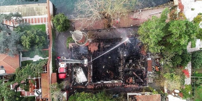 İstanbul İtfaiyesi: Vaniköy Camisi yangını elektrik tesisatından çıktı