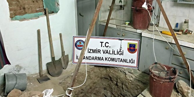 Bergama'da evde kaçak kazı yapan 6 kişiye suçüstü 
