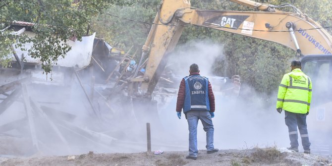 Büyükşehir Belediyesi tarafından metruk yapılar temizleniyor