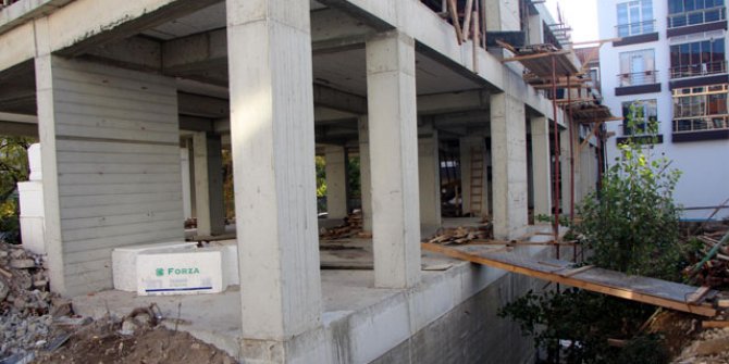 Müteahhit, pusuya yatıp hırsızı suçüstü yakaladı