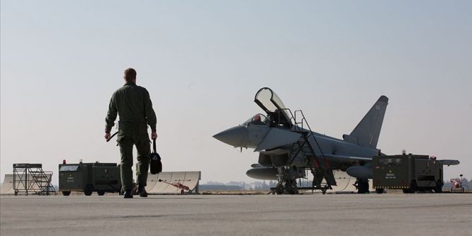 İngiltere'ye ait Eurofighter Typhoon ile Türk F-16 uçakları birlikte ilk eğitim uçuşlarını yaptı