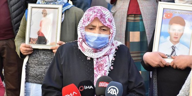 Diyarbakır'daki evlat nöbetine bir aile daha katıldı