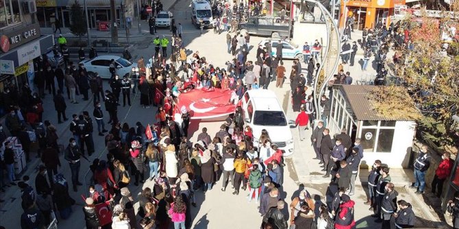 Hakkarili kadınlardan Diyarbakır annelerine destek, terör örgütü PKK'ya tepki yürüyüşü