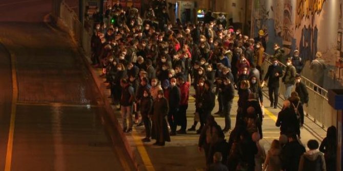 Zincirlikuyu metrobüs durağında yoğunluk