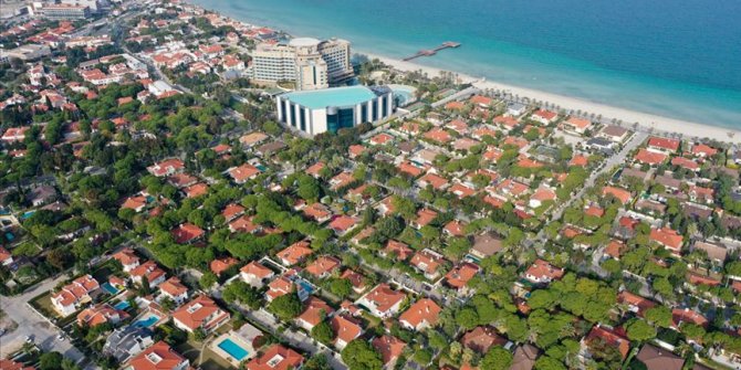 Çeşme'deki tatilciler Kovid-19 ve deprem nedeniyle kışı yazlıklarında geçirecek