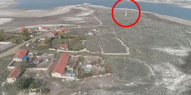 Baraj suları çekildi, eski köy evlerinin bir kısmı ve cami minaresi oraya çıktı