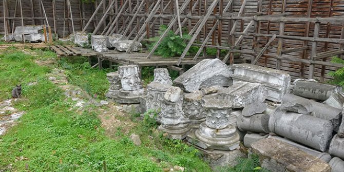 Bina yıkıldı, altından tarihi eserler ortaya çıktı