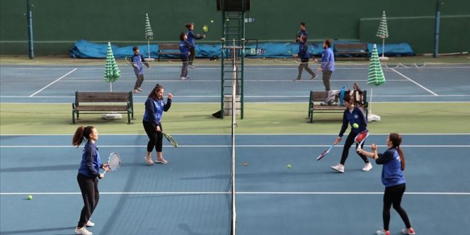 'Kömür kent'in köklü tenis kulübü, geleceğin başarılı sporcularını yetiştiriyor