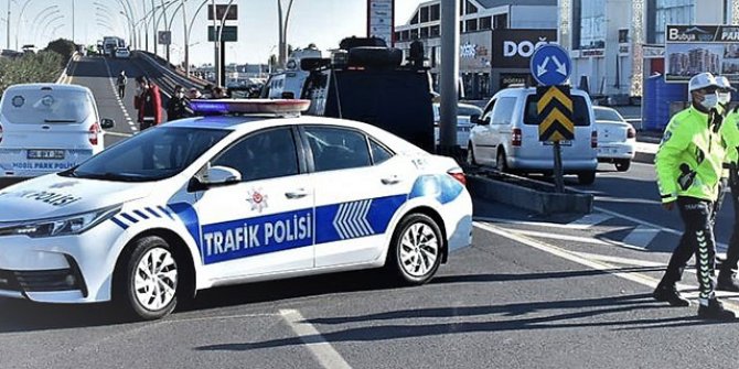 Motosiklet, çöp kamyonuna çarptı: 2 ölü