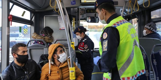İstanbul'da jandarma ekipleri Kovid-19 tedbirlerini denetledi