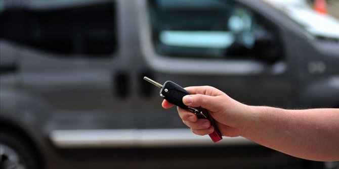 Satın aldığı otomobilin iki araçla birleştirildiğini ekspertiz raporu ile öğrendi