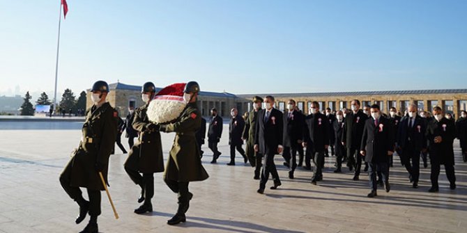 Bakan Selçuk, öğretmenlerle Anıtkabir'i ziyaret etti